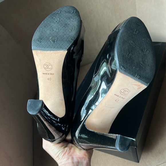 Chanel Black Patent Platform Pumps Size 40 - Picture 6 of 9